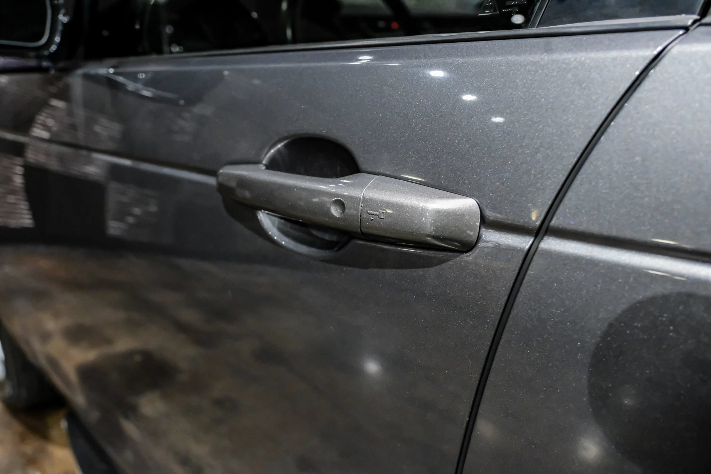 Used 2018 Land Rover Discovery SE AWD/4WD image 40