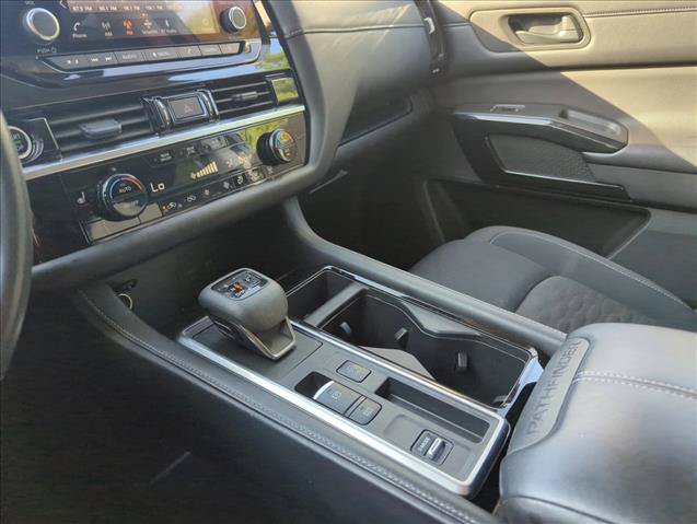 Used 2024 Nissan Pathfinder SV FWD image 15