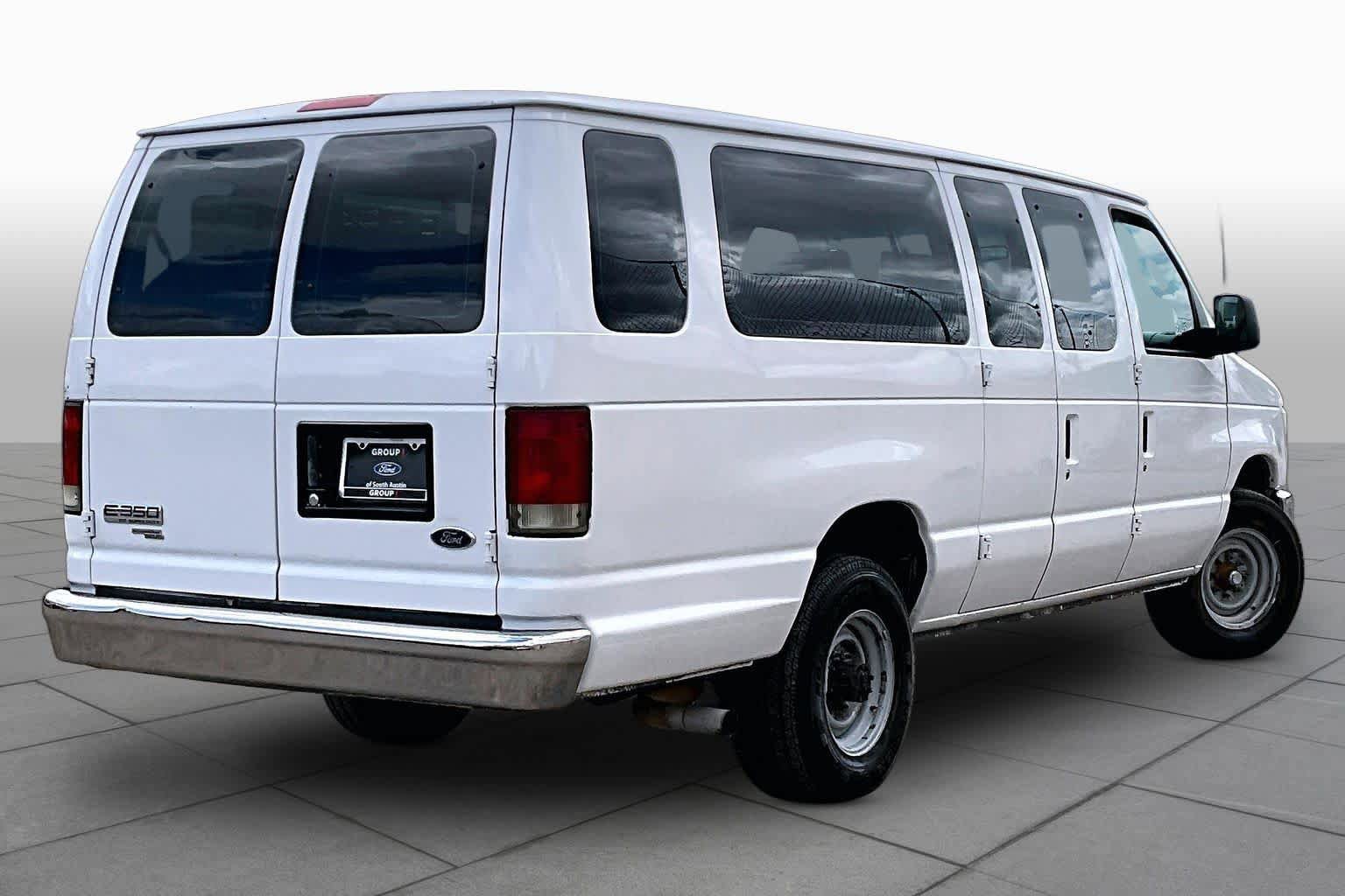 Used 2008 Ford E-350 and Econoline 350 XLT RWD image 12