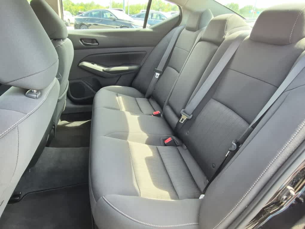 Used 2024 Nissan Altima 2.5 SV FWD image 7