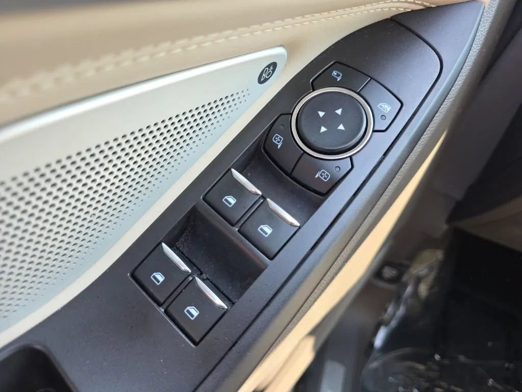Used 2020 Ford Explorer Platinum w/ Premium Technology Package AWD/4WD image 15