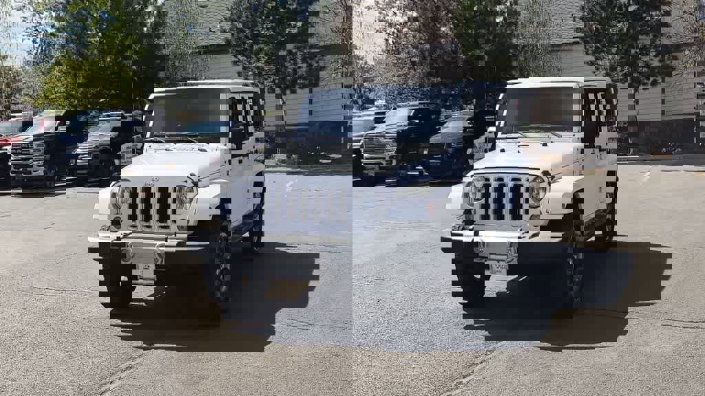 Used 2017 Jeep Wrangler Unlimited Sahara w/ Connectivity Group image 4