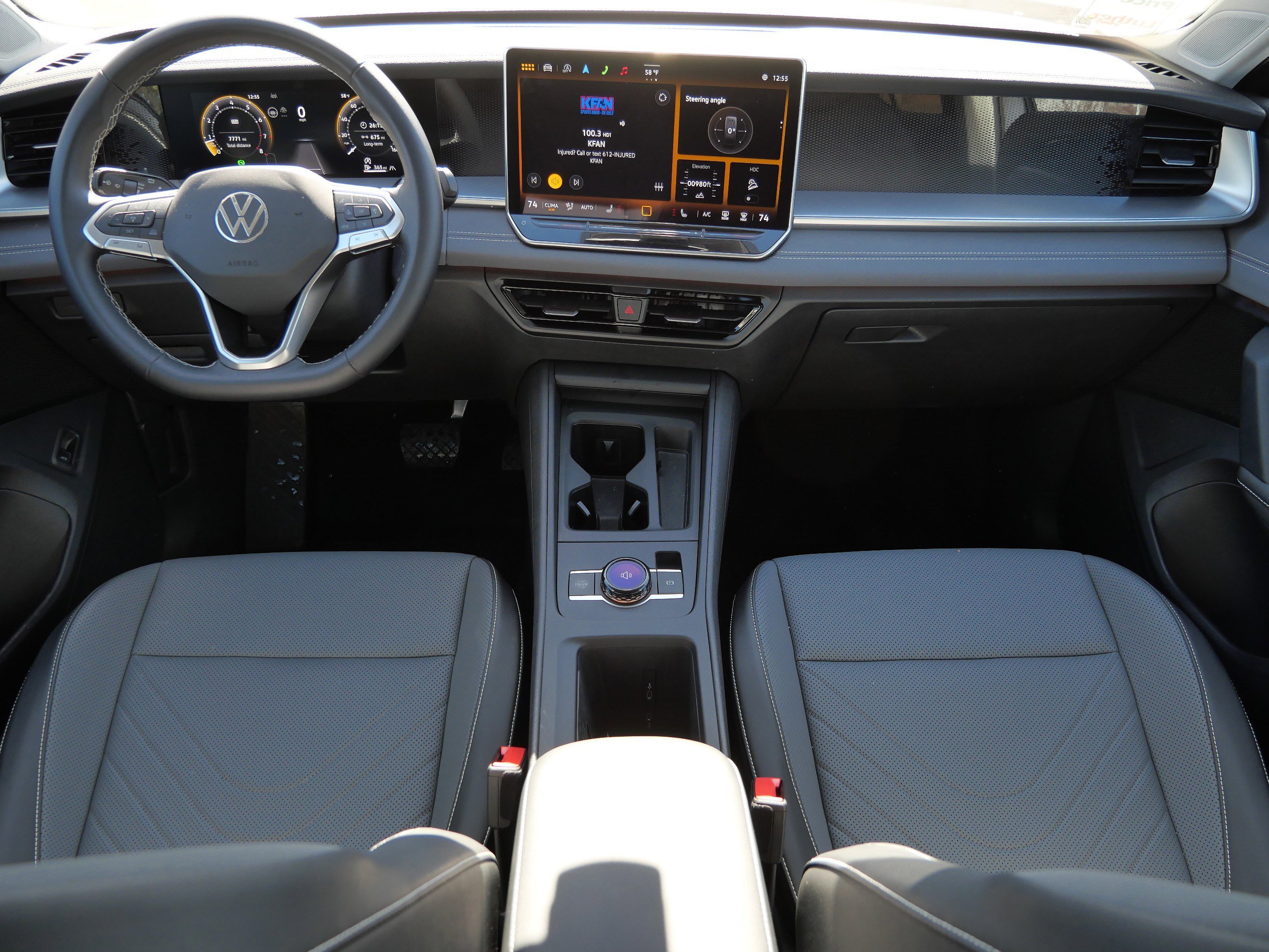 Certified 2025 Volkswagen Tiguan SE image 10