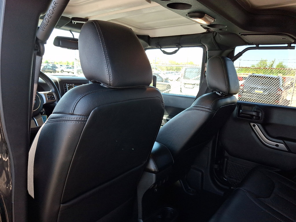 Used 2018 Jeep Wrangler Unlimited Sahara AWD/4WD image 21