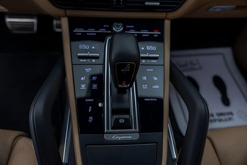 Used 2022 Porsche Cayenne Turbo image 40