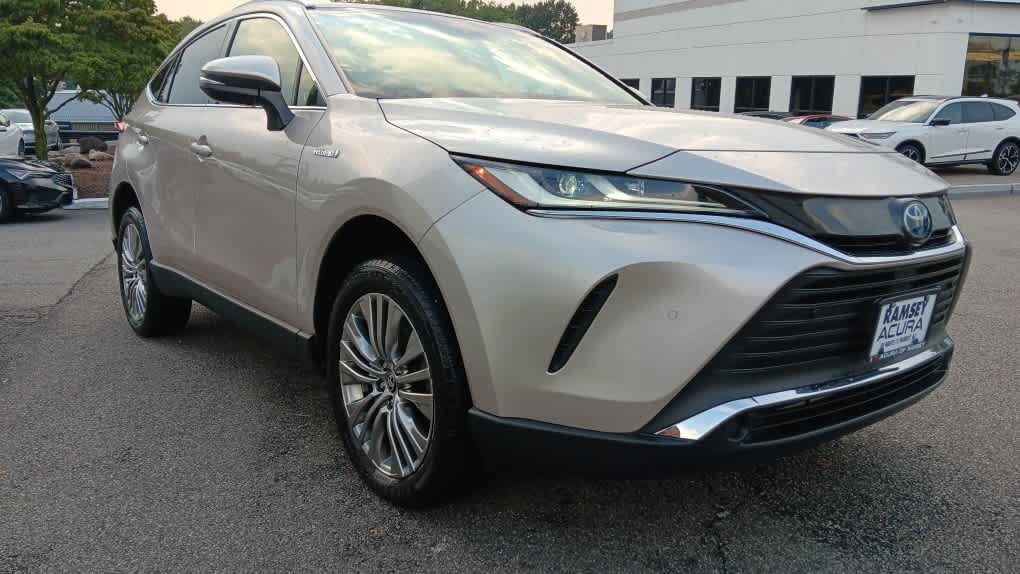 Used 2021 Toyota Venza XLE w/ Softex Package AWD/4WD image 7