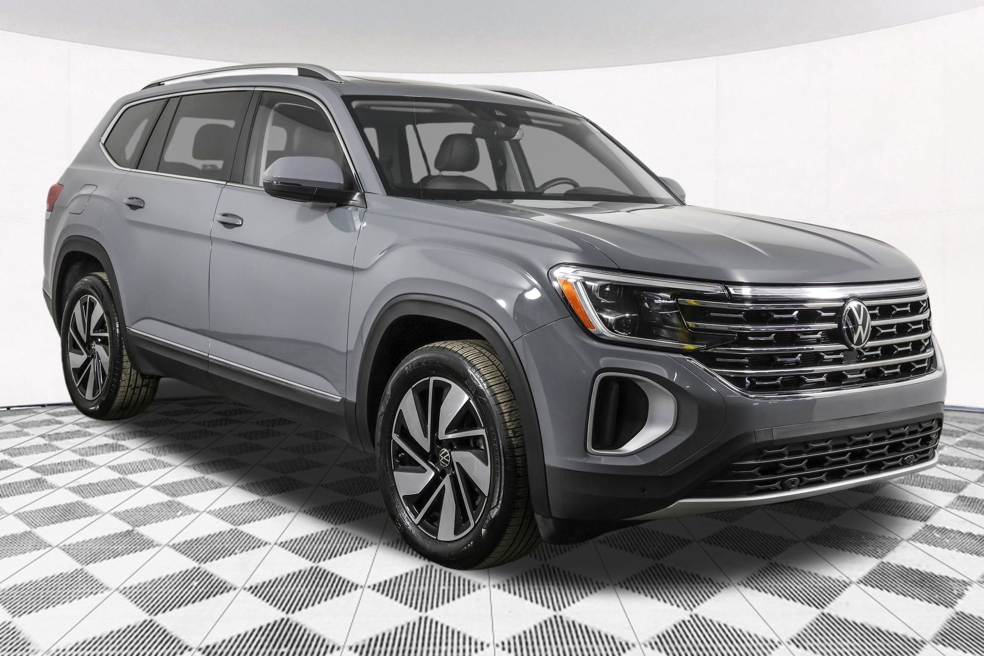 Used 2025 Volkswagen Atlas SEL image 15