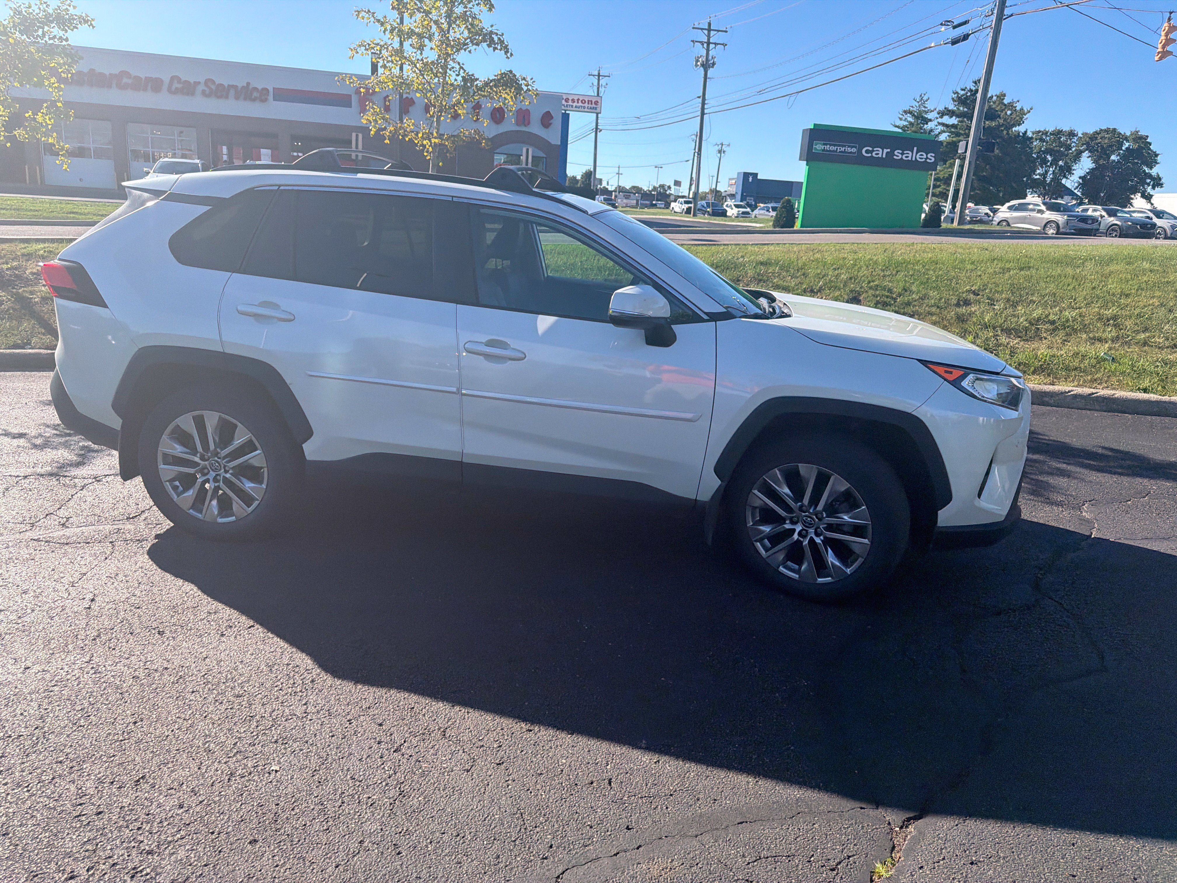 Used 2021 Toyota RAV4 XLE Premium AWD/4WD image 8