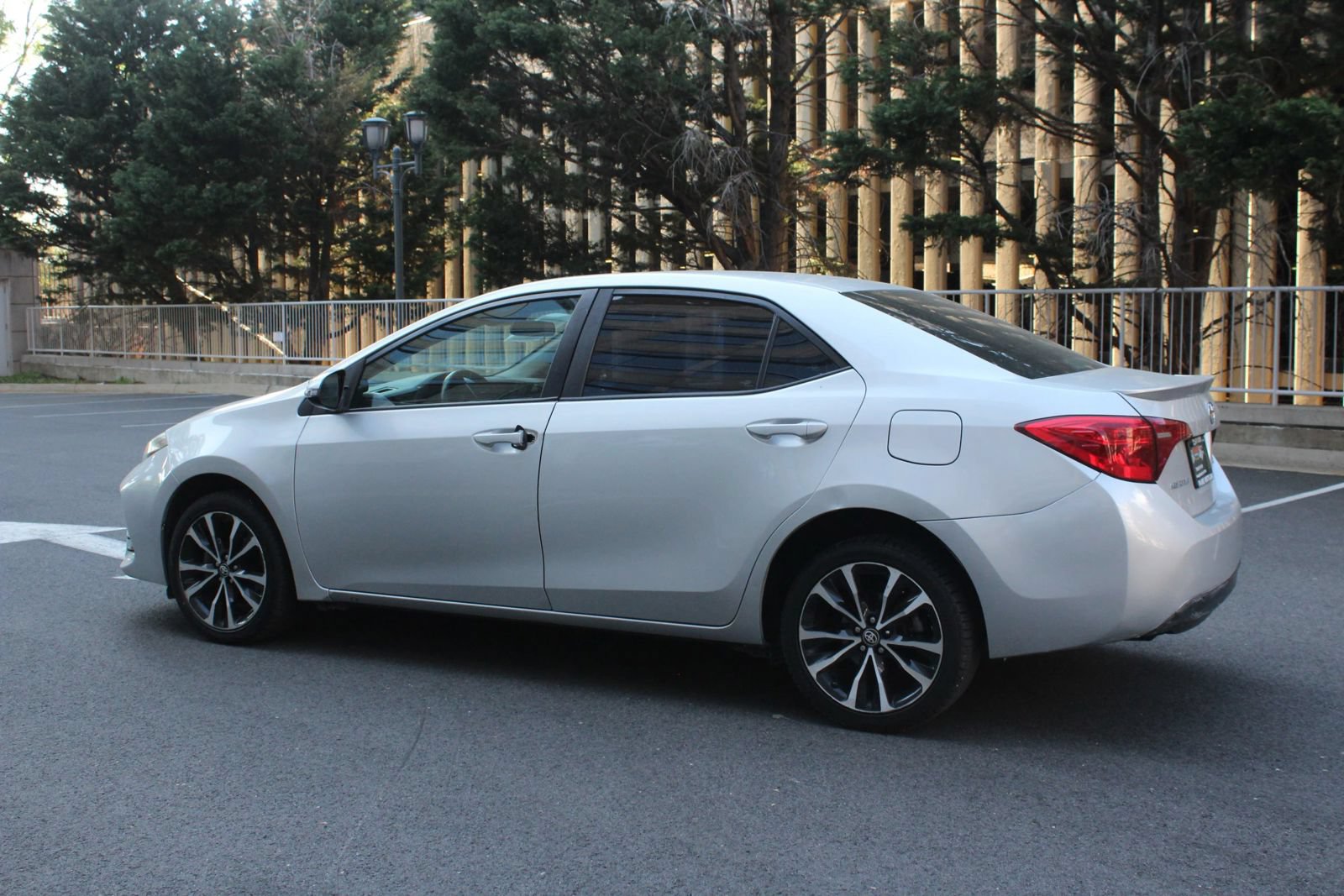 Used 2017 Toyota Corolla SE FWD image 9