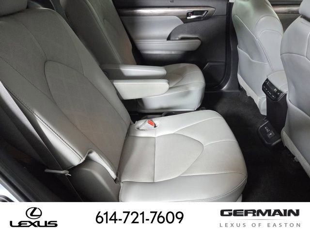 Used 2024 Toyota Highlander Platinum image 22