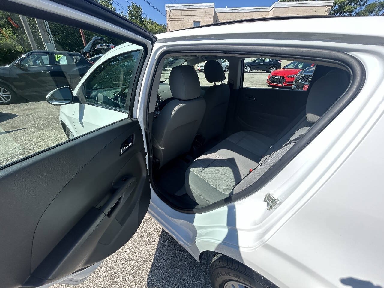 Used 2015 Chevrolet Sonic LT FWD image 7
