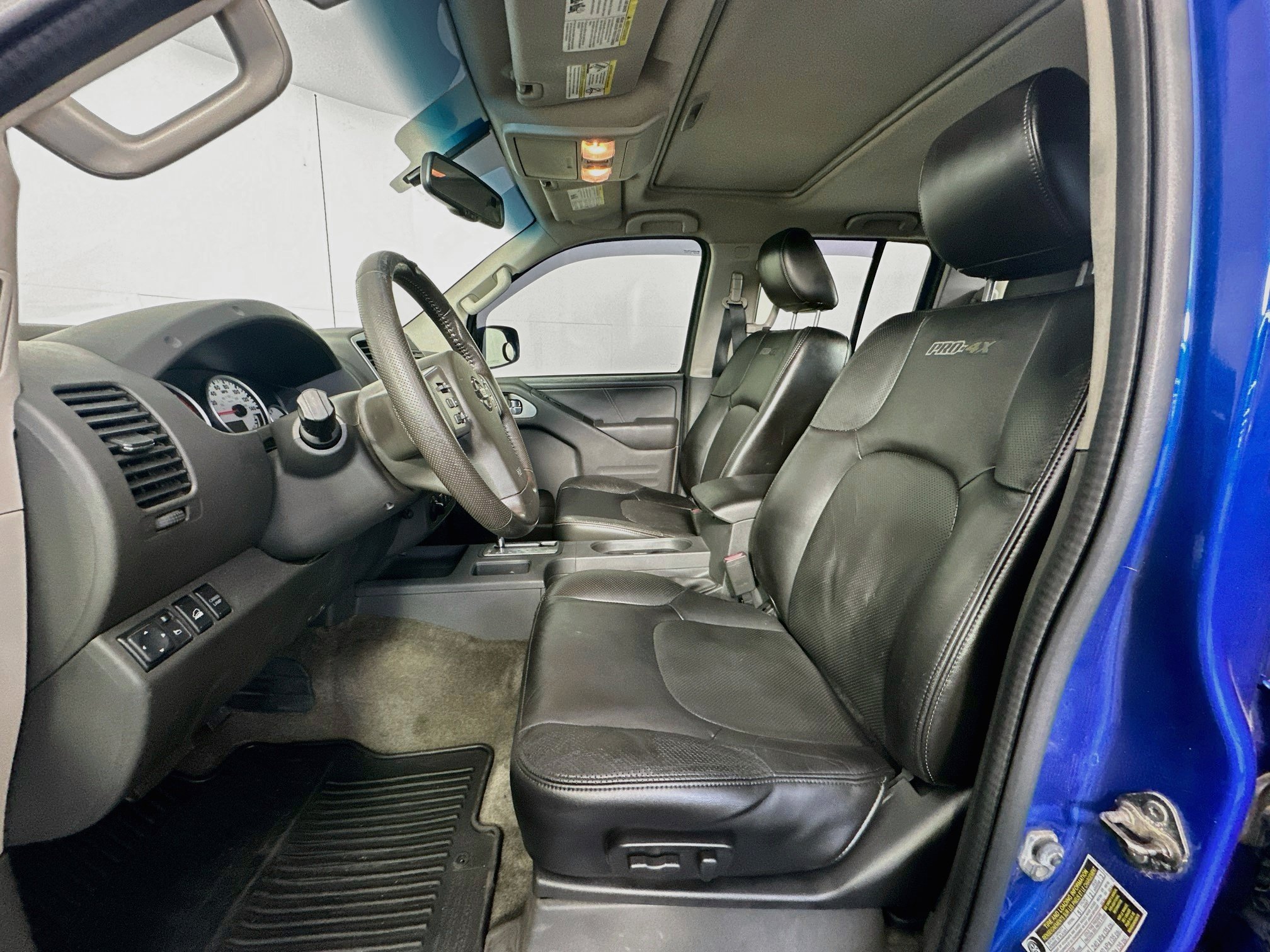 Used 2015 Nissan Frontier PRO-4X w/ Pro-4x Luxury Package AWD/4WD image 13