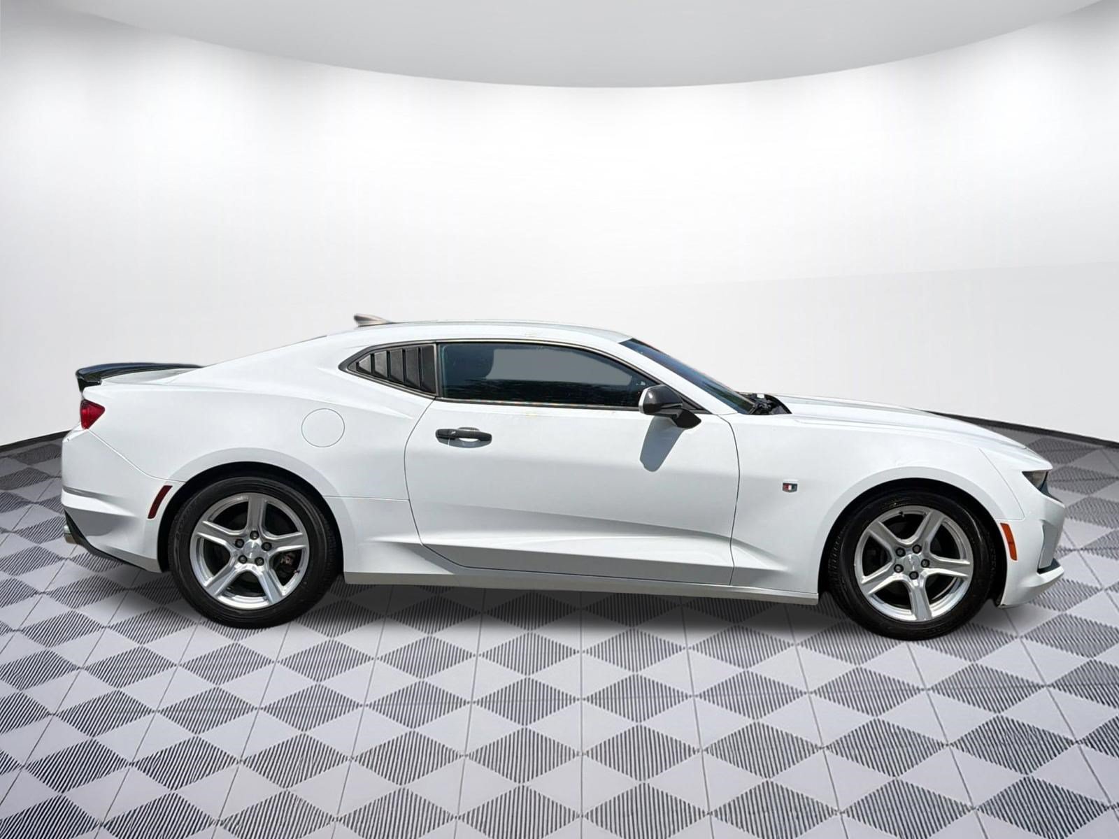 Used 2020 Chevrolet Camaro LT RWD image 8