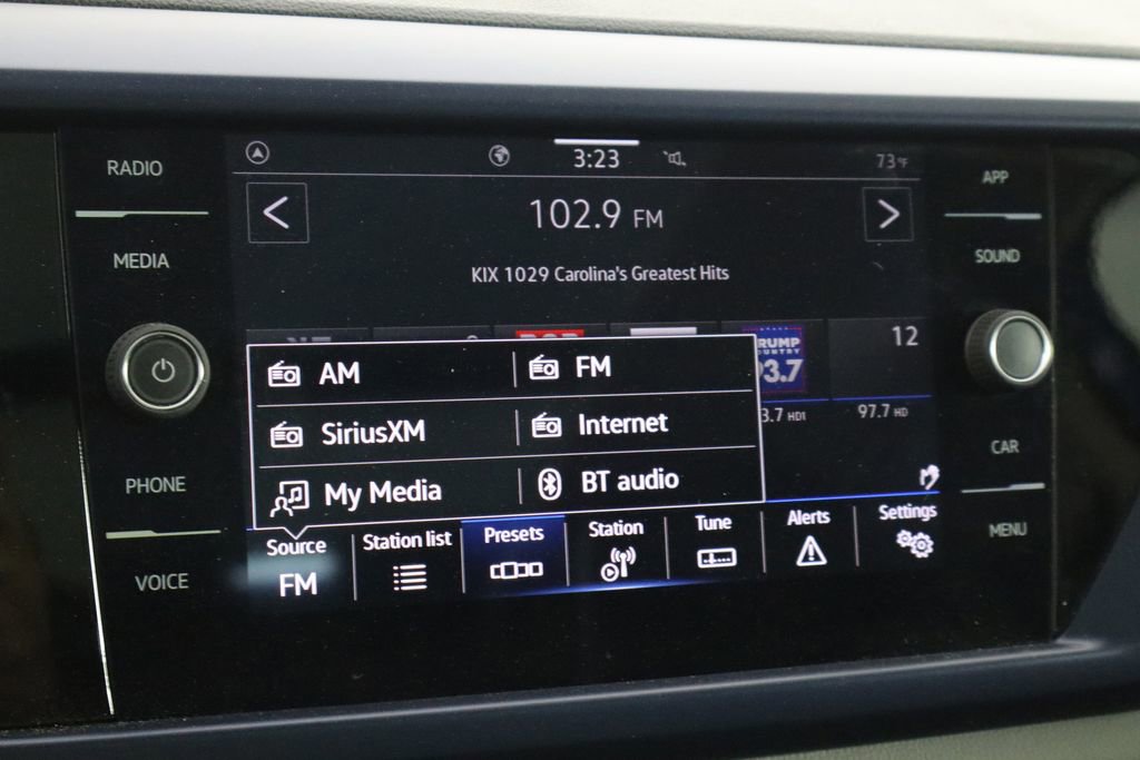 Used 2023 Volkswagen Taos SE w/ Panoramic Sunroof Package image 32