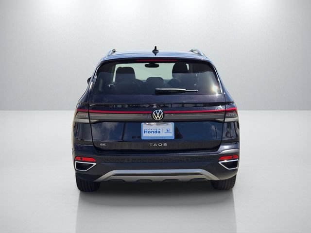 Used 2025 Volkswagen Taos SE FWD image 5