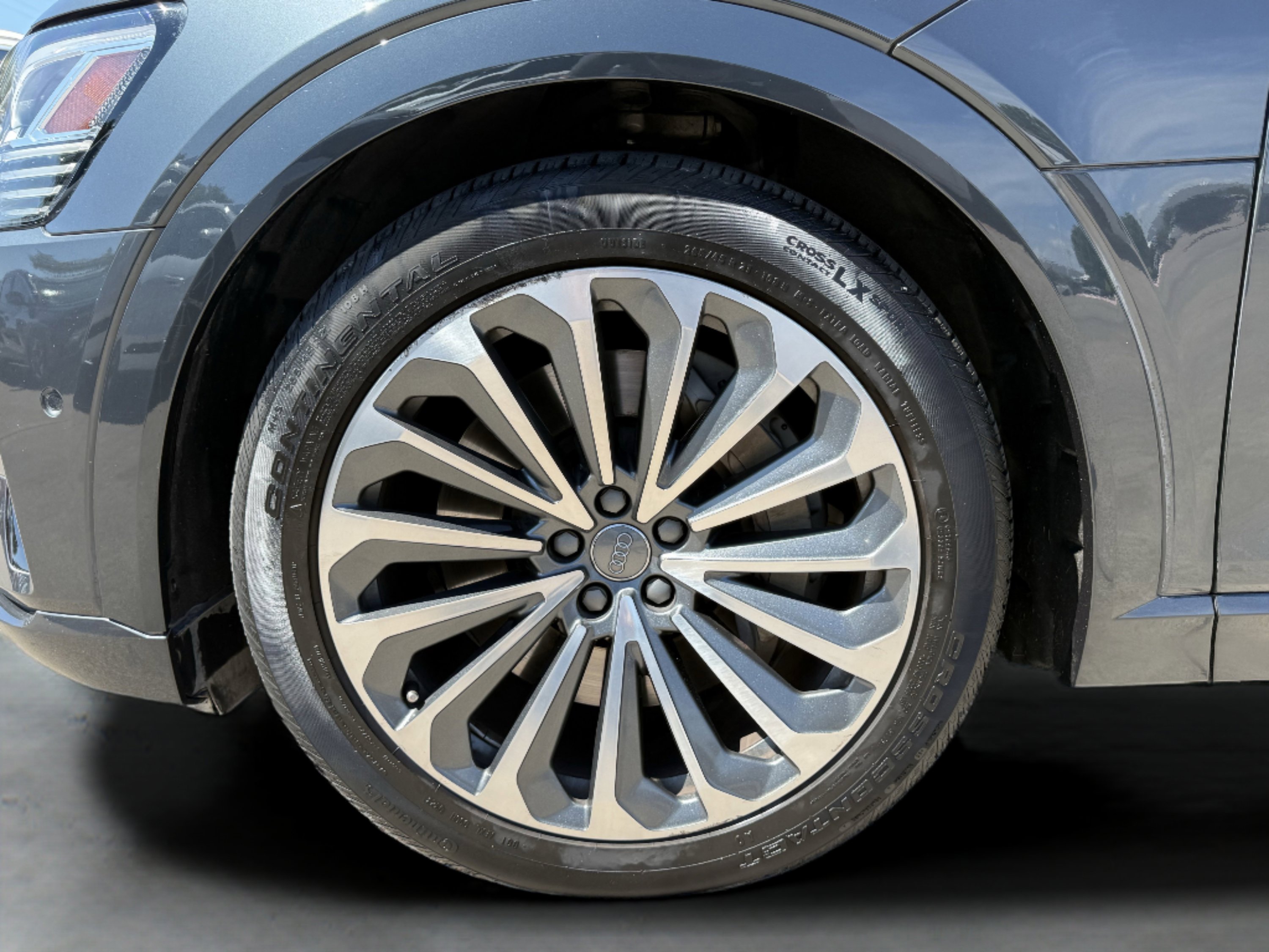 Used 2019 Audi e-tron Prestige w/ Prestige Package image 12