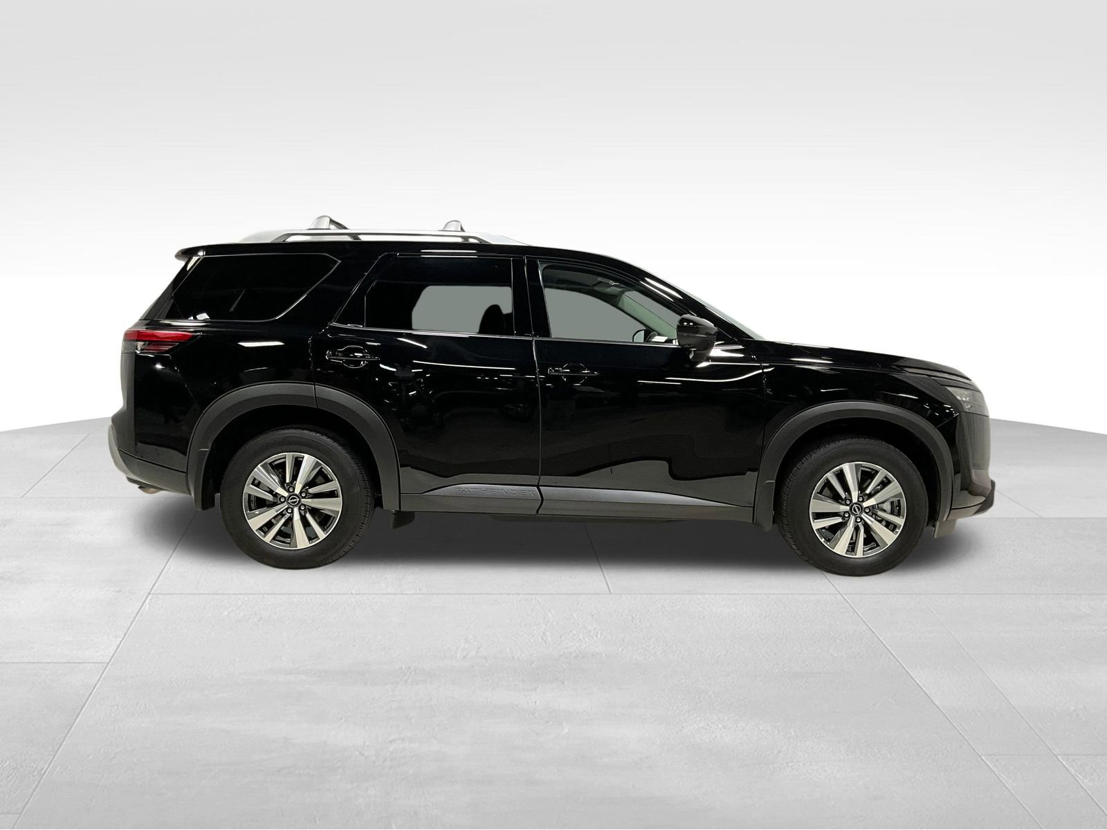 Used 2025 Nissan Pathfinder SL w/ Black Appearance Package image 3