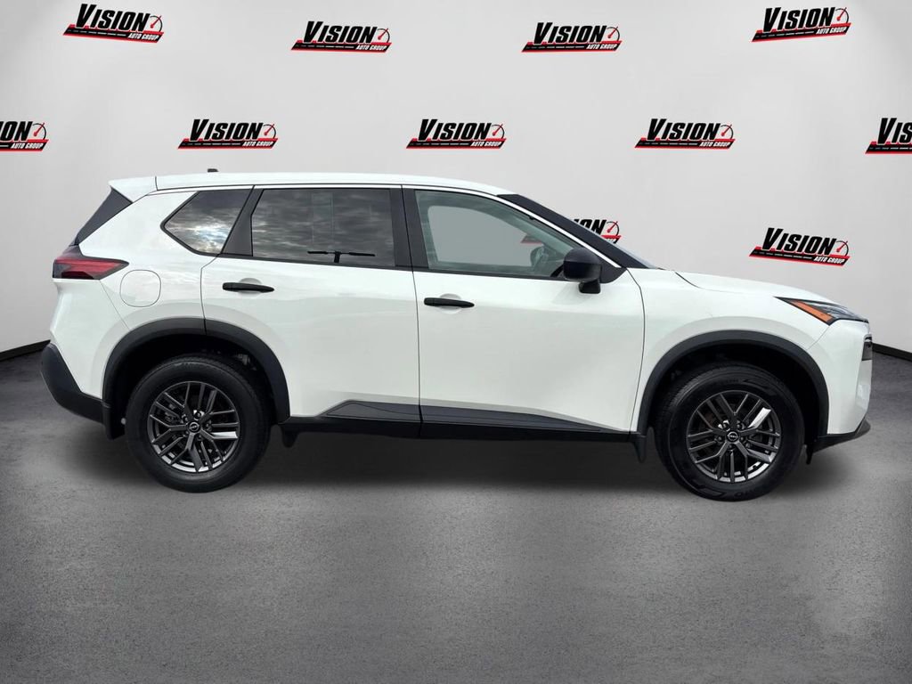 Used 2023 Nissan Rogue S AWD/4WD image 4