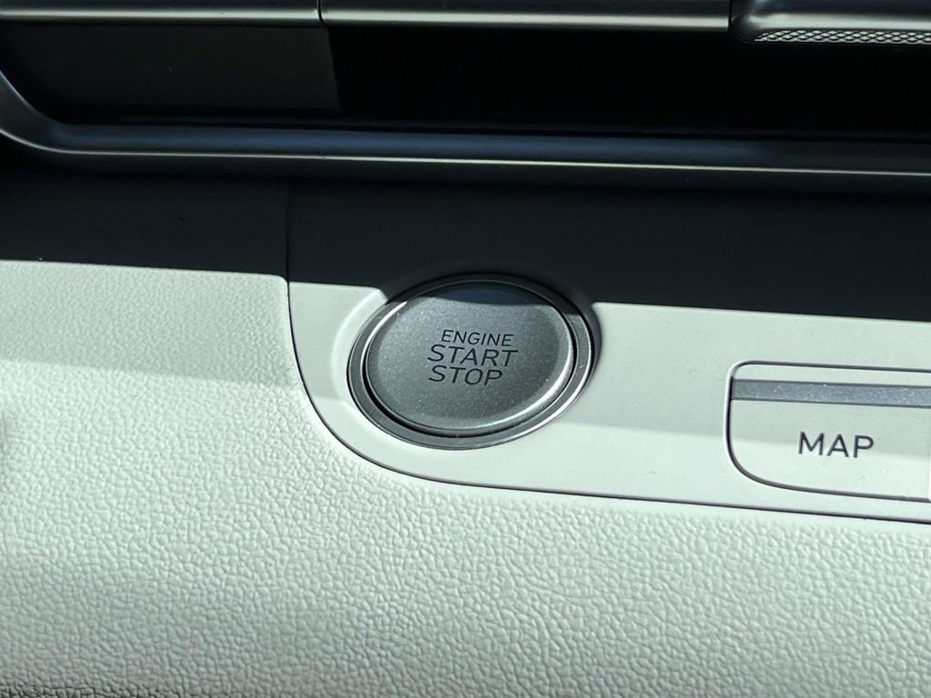 Certified 2023 Hyundai Elantra Limited FWD image 32