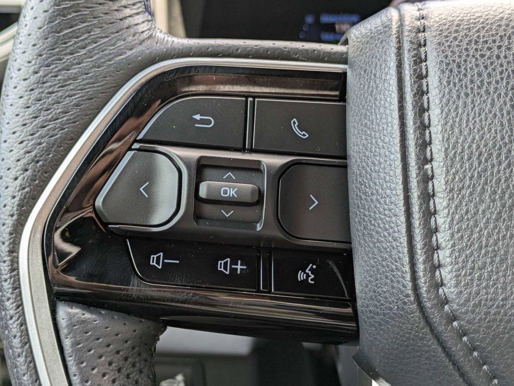 Used 2023 Toyota Tundra Platinum AWD/4WD image 35