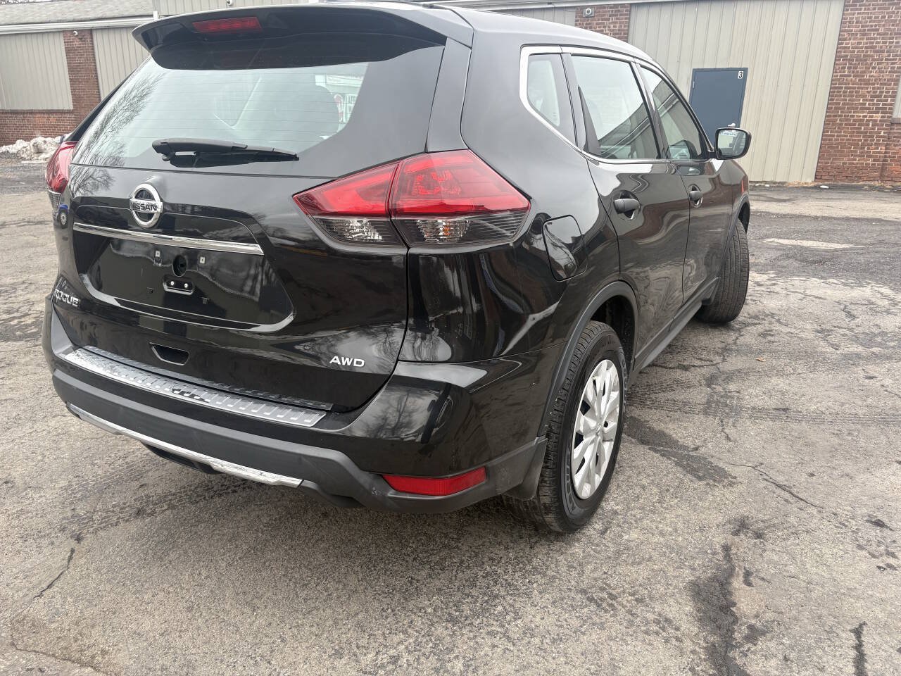 Used 2018 Nissan Rogue S AWD/4WD image 6