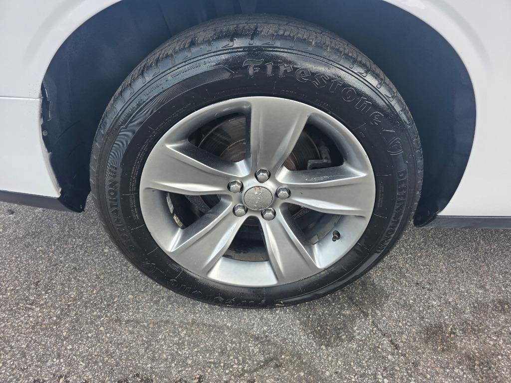 Used 2015 Dodge Challenger SXT RWD image 10