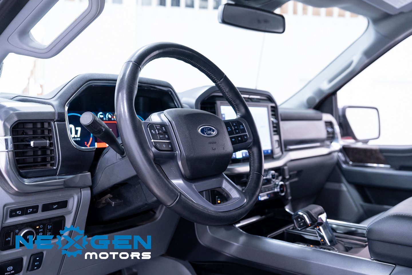 Used 2023 Ford F150 Lariat w/ Trailer Tow Package image 23