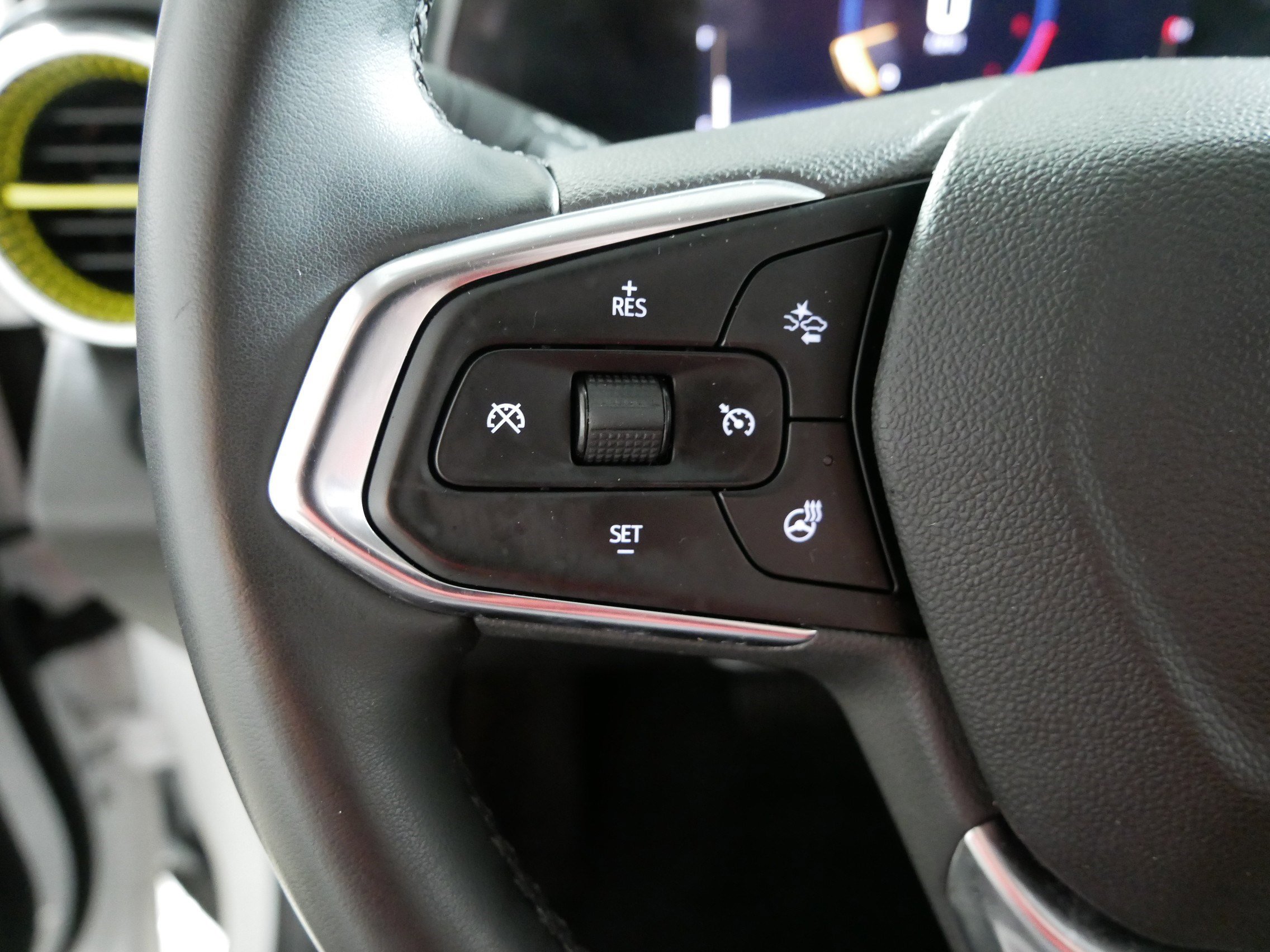 Used 2024 Chevrolet Trax ACTIV w/ Driver Confidence Package image 27