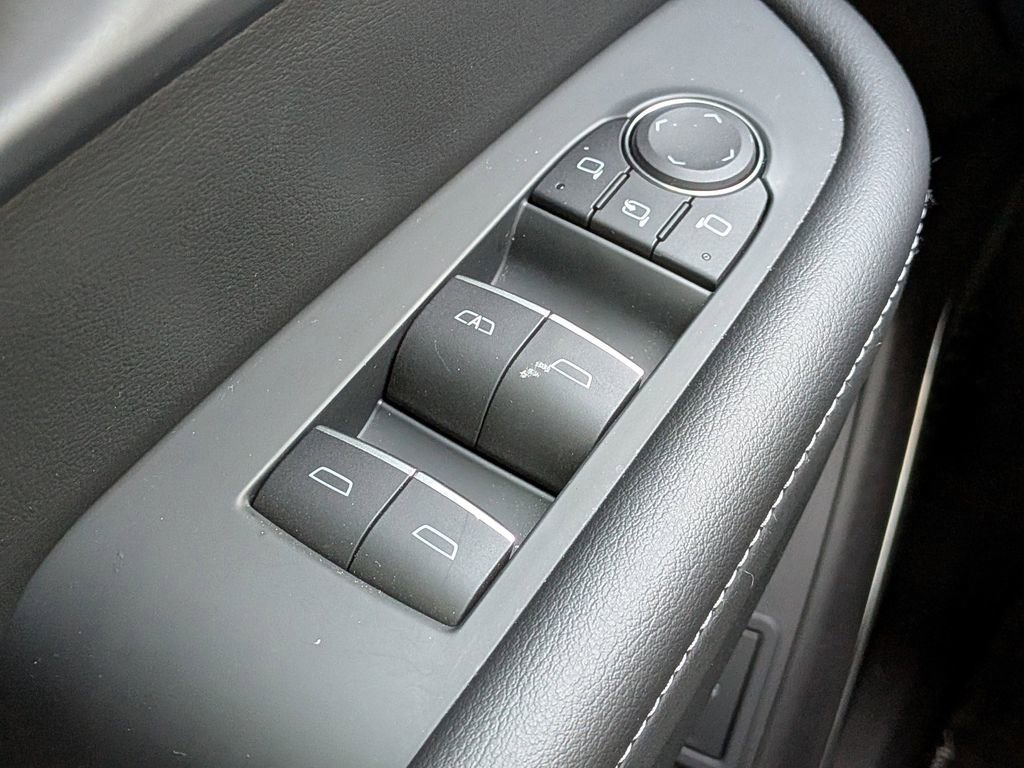 Used 2025 Buick Enclave Avenir w/ Super Cruise Package FWD image 25