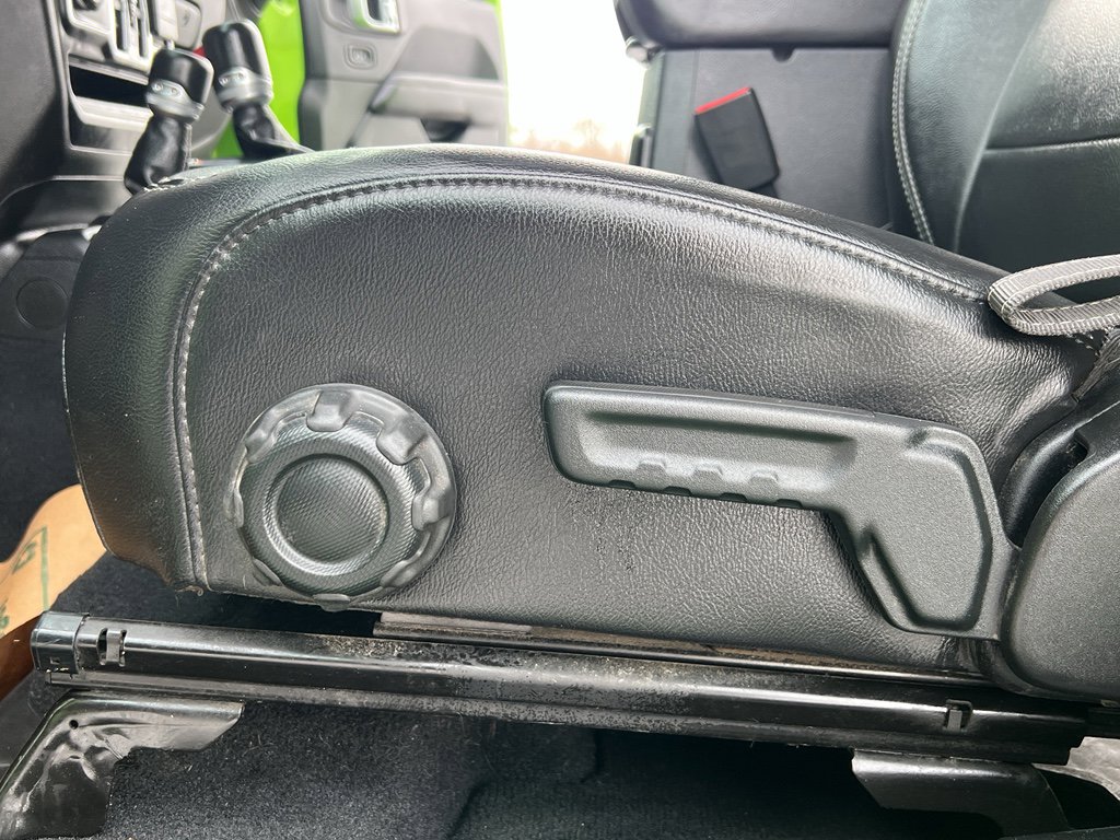 Used 2019 Jeep Wrangler Unlimited Sahara w/ Cold Weather Group image 16