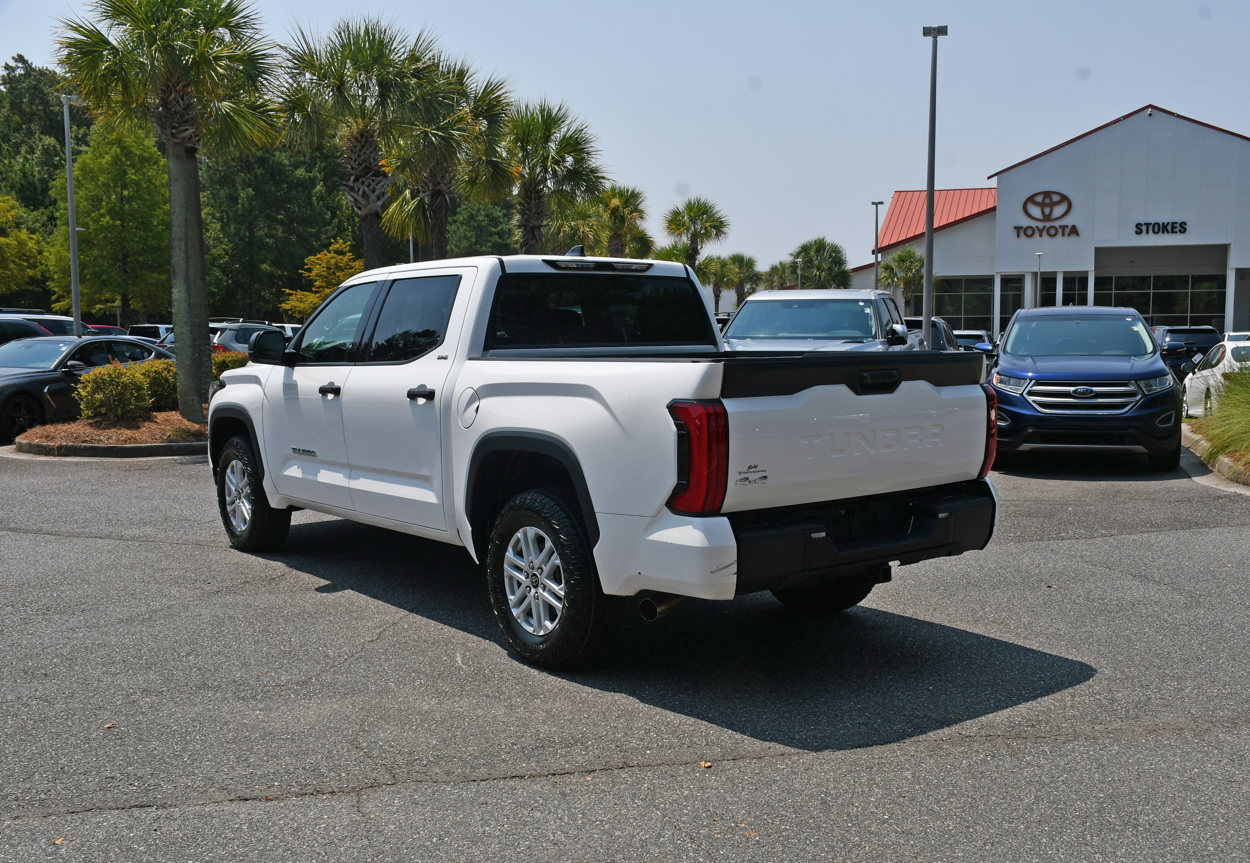 Used 2022 Toyota Tundra SR5 AWD/4WD image 3