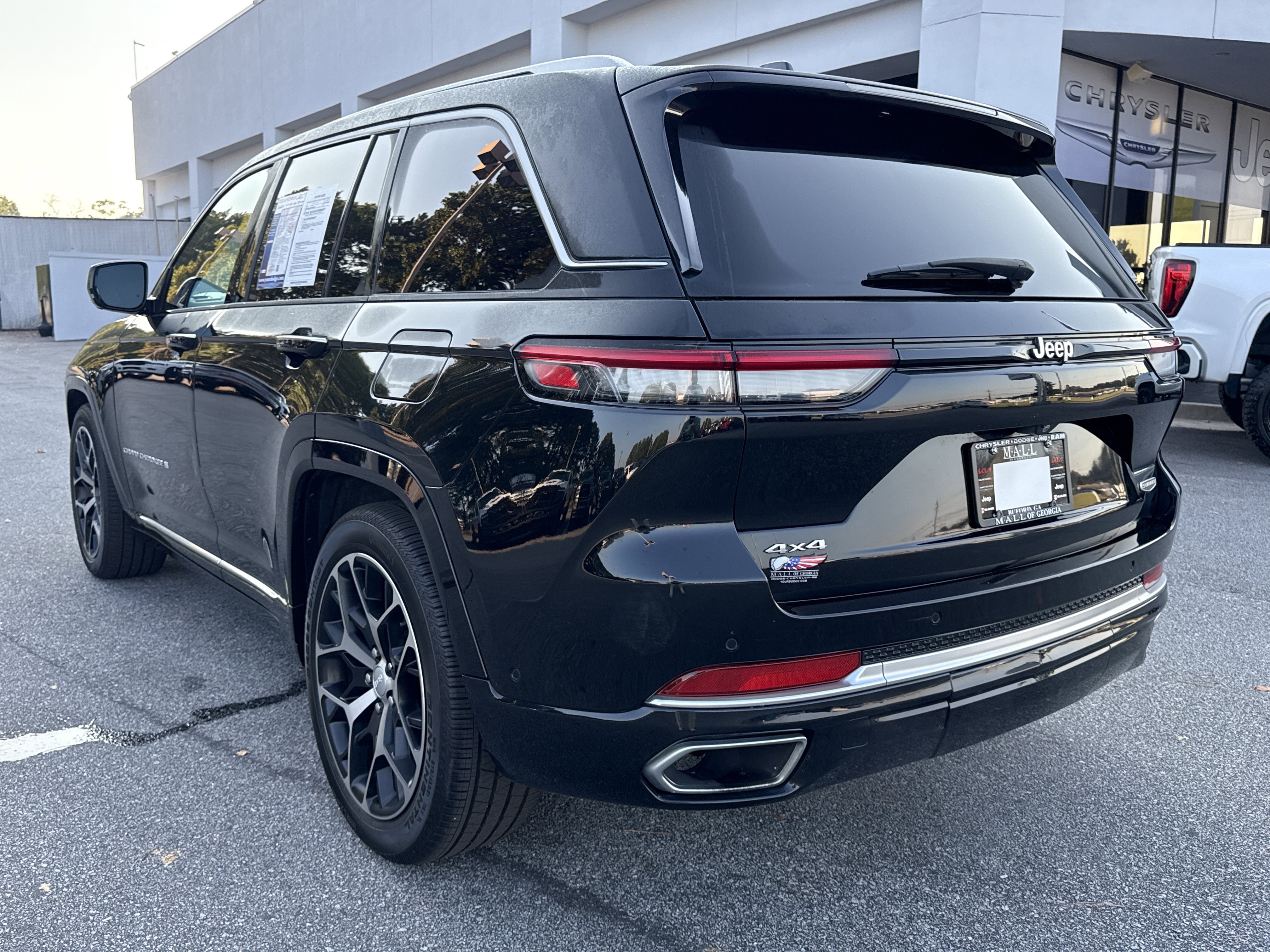 Used 2022 Jeep Grand Cherokee Summit image 8