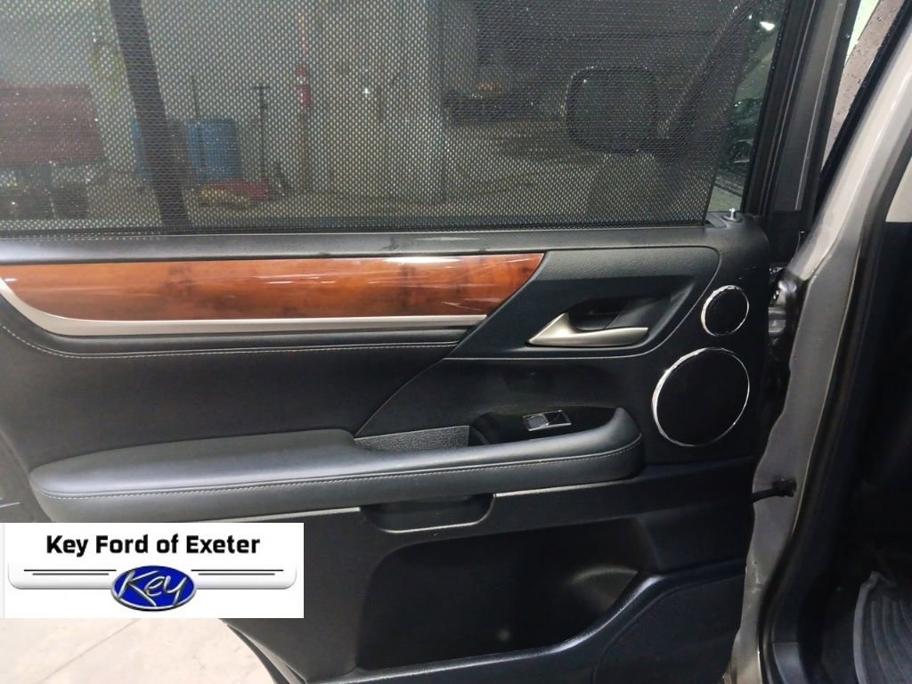 Used 2020 Lexus LX 570 4WD w/ Luxury Package image 18