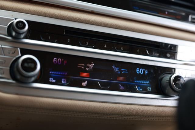 Used 2018 BMW 740i image 39