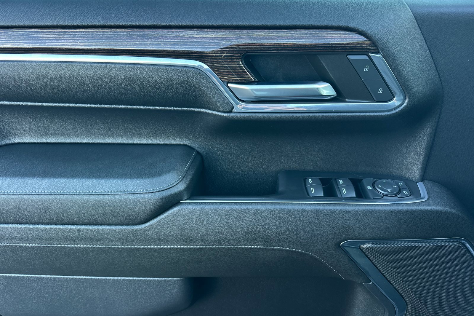 Used 2024 GMC Sierra 1500 Elevation w/ LPO, Elevation Black Package image 11