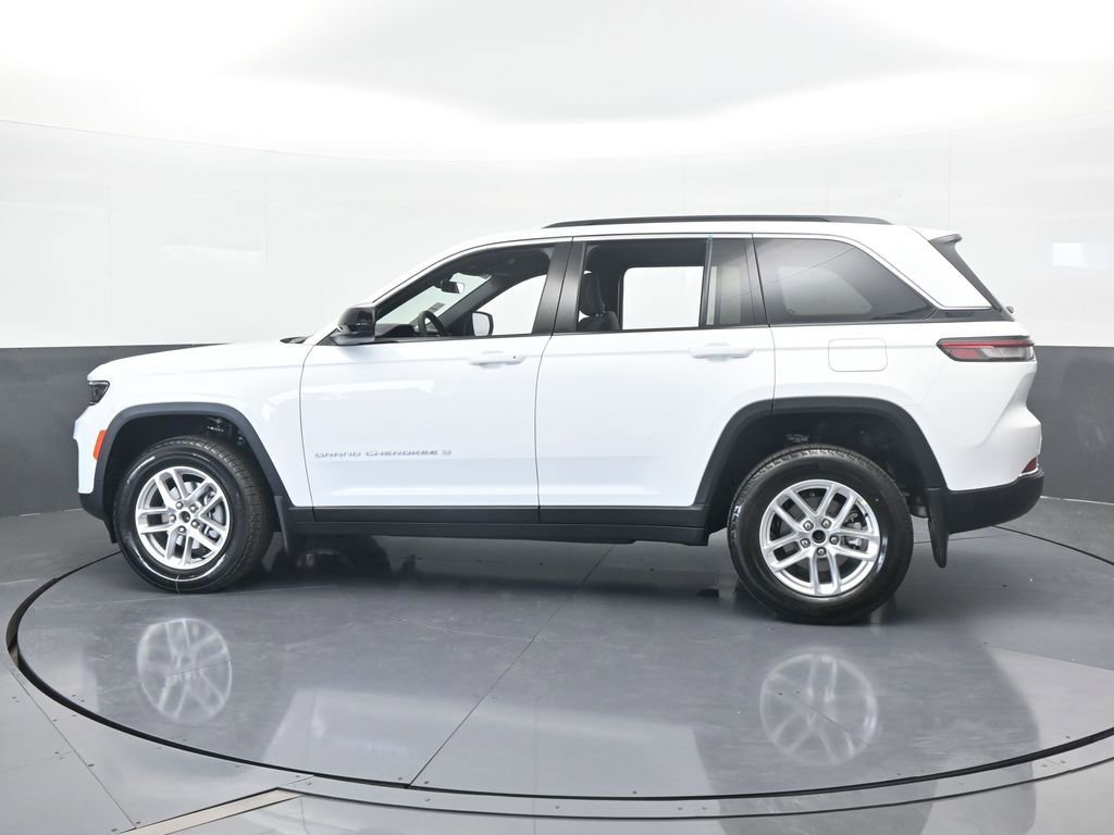 Used 2025 Jeep Grand Cherokee Laredo X RWD image 3