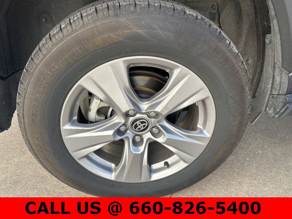 Used 2025 Toyota RAV4 XLE image 5