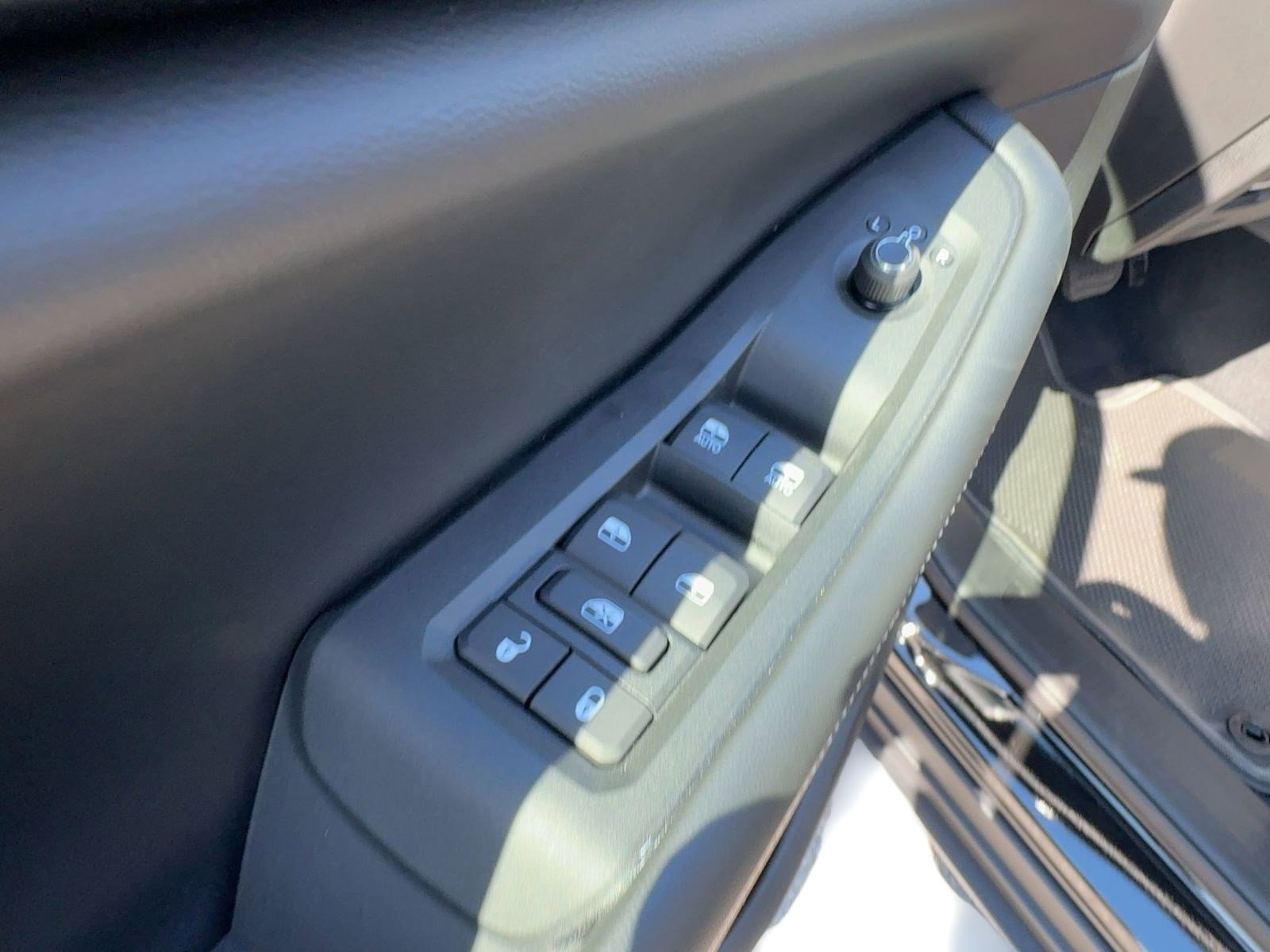 New 2025 Jeep Grand Cherokee Altitude image 12