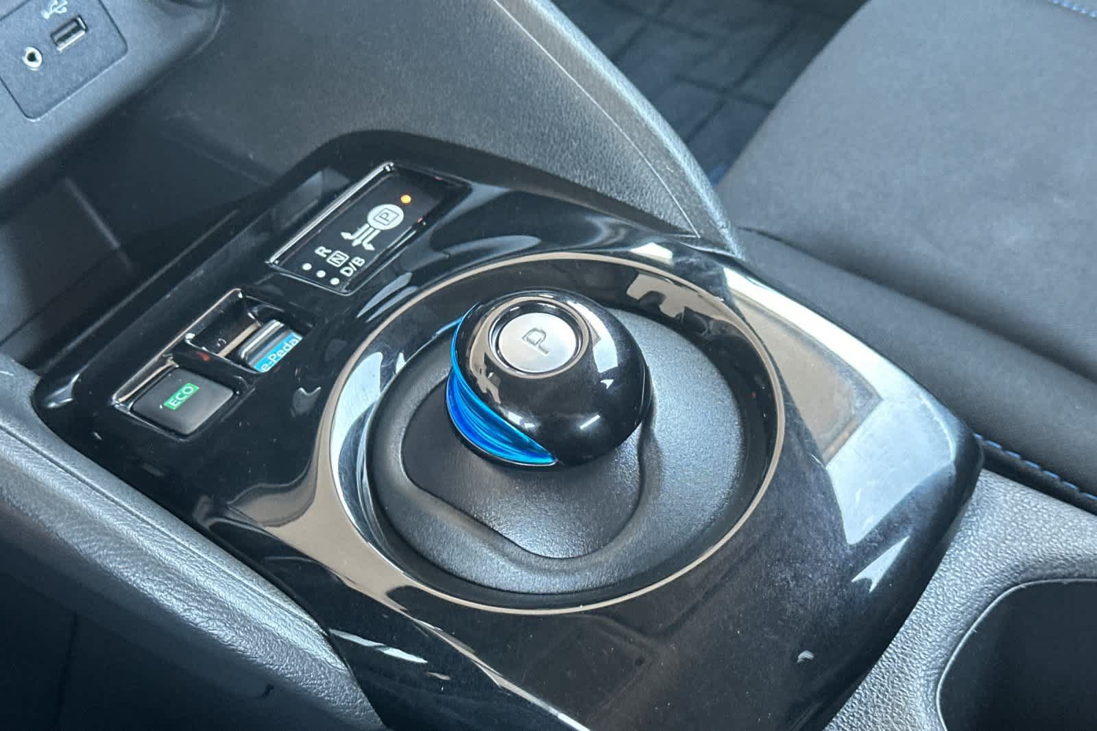 Used 2018 Nissan Leaf SV w/ SV Technology Package FWD image 22