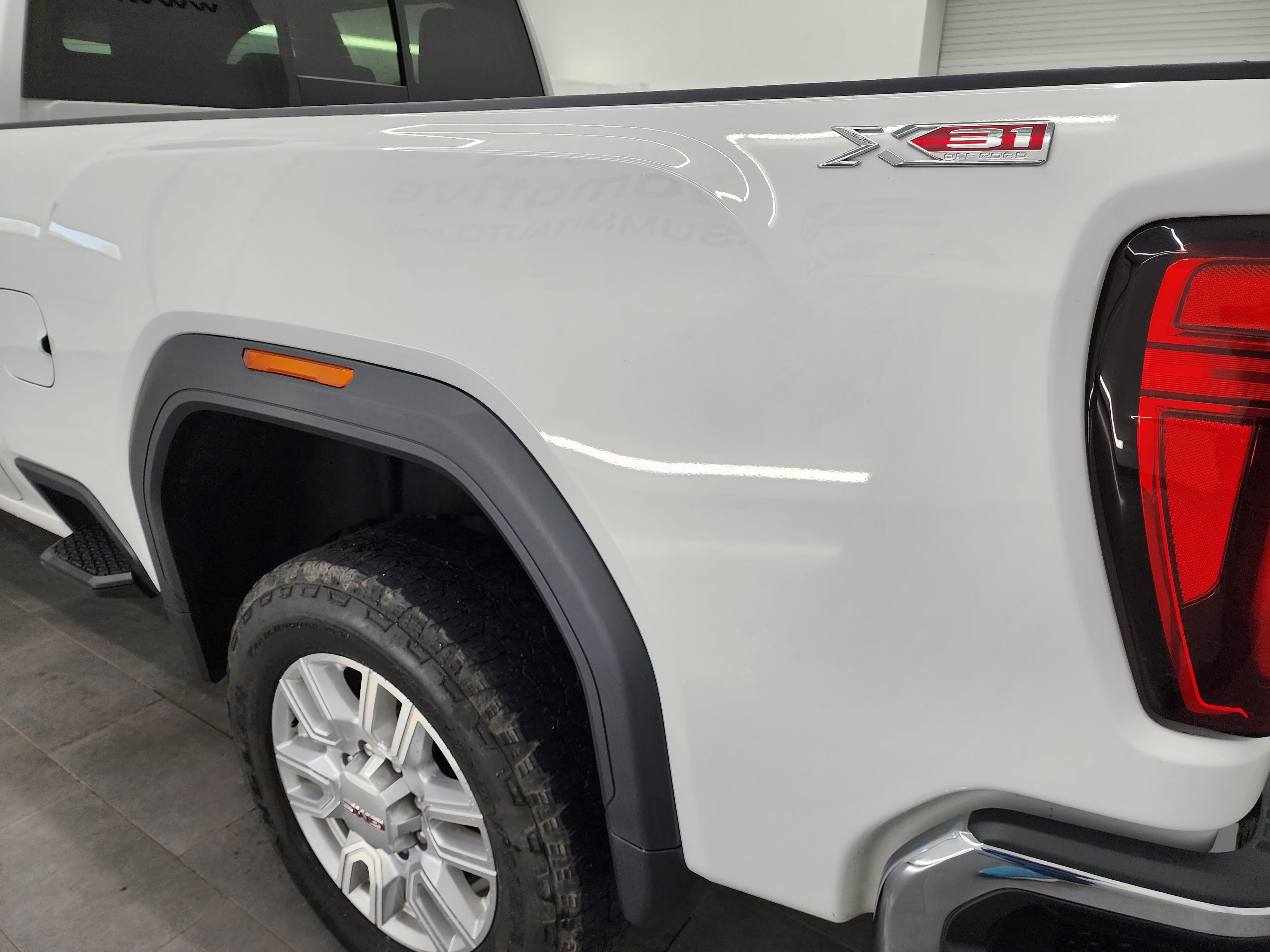 Used 2022 GMC Sierra 2500 SLT w/ SLT Convenience Package image 33