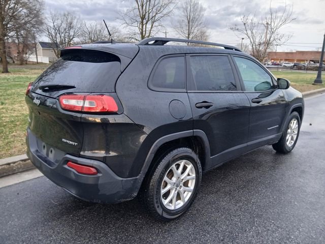 Used 2016 Jeep Cherokee Sport image 11