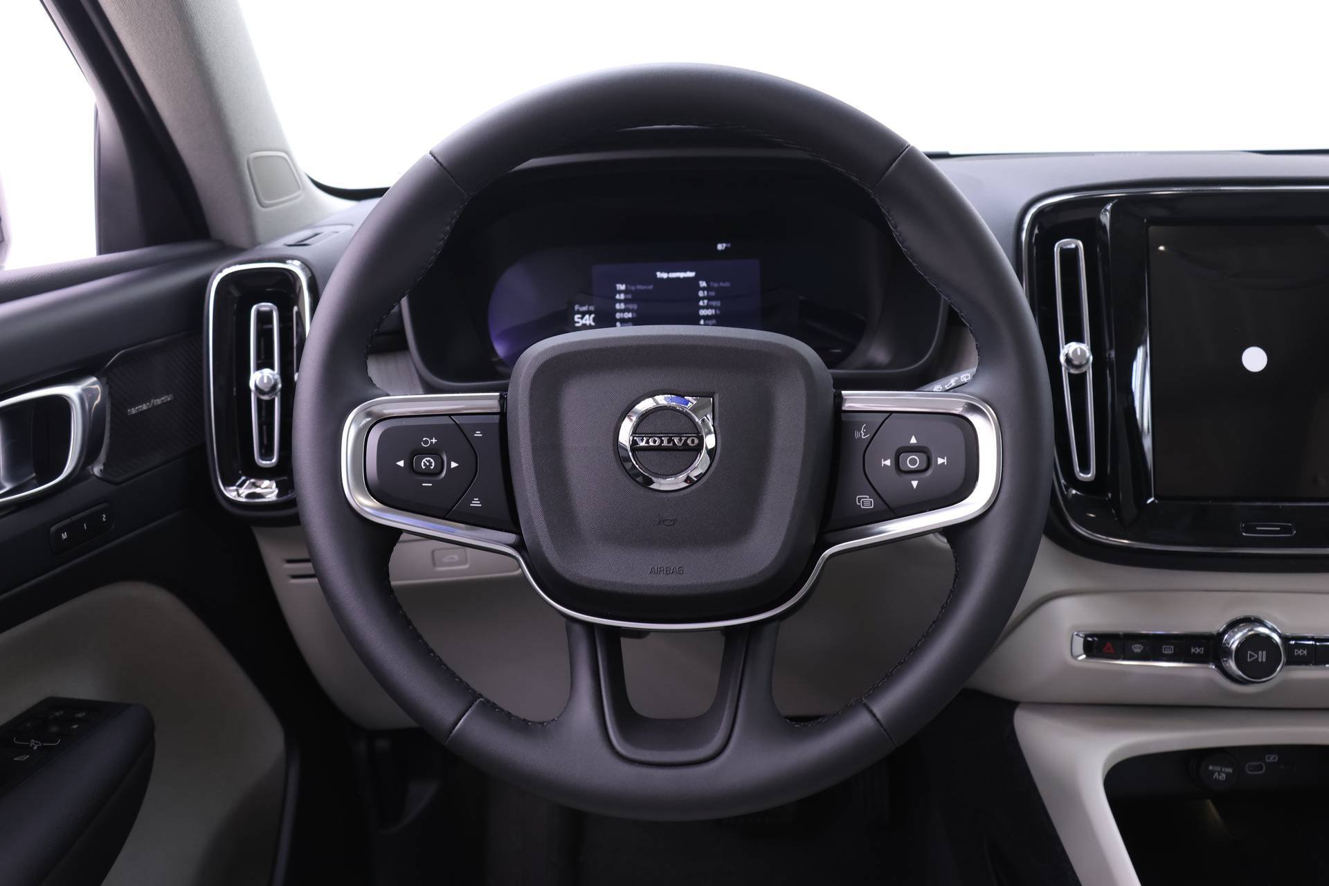 New 2026 Volvo XC40 B5 Ultra w/ Protection Package Premier AWD/4WD image 15