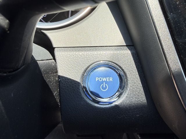 Used 2019 Toyota Camry SE FWD image 21