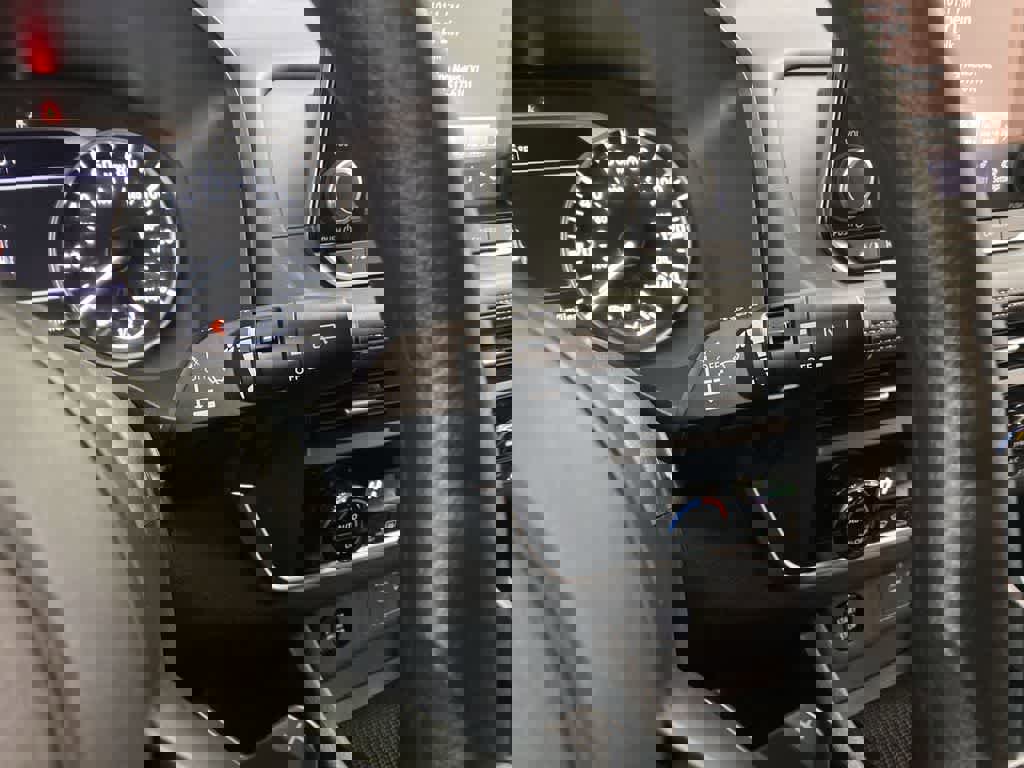 Used 2024 Nissan Rogue SV image 22