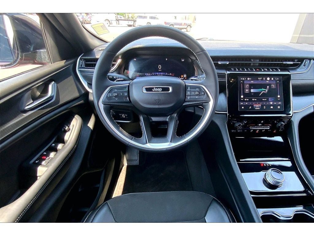 Used 2023 Jeep Grand Cherokee L Laredo AWD/4WD image 5