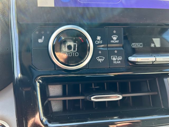 Used 2023 Toyota Highlander XLE AWD/4WD image 24
