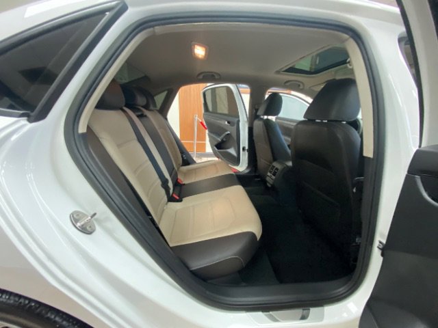 Used 2020 Volkswagen Passat 2.0T R-Line image 12
