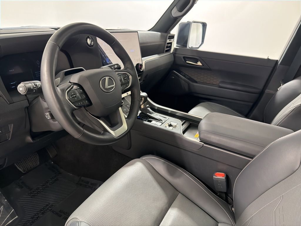 Used 2025 Lexus GX 550 w/ Accessory Package (2T) image 10