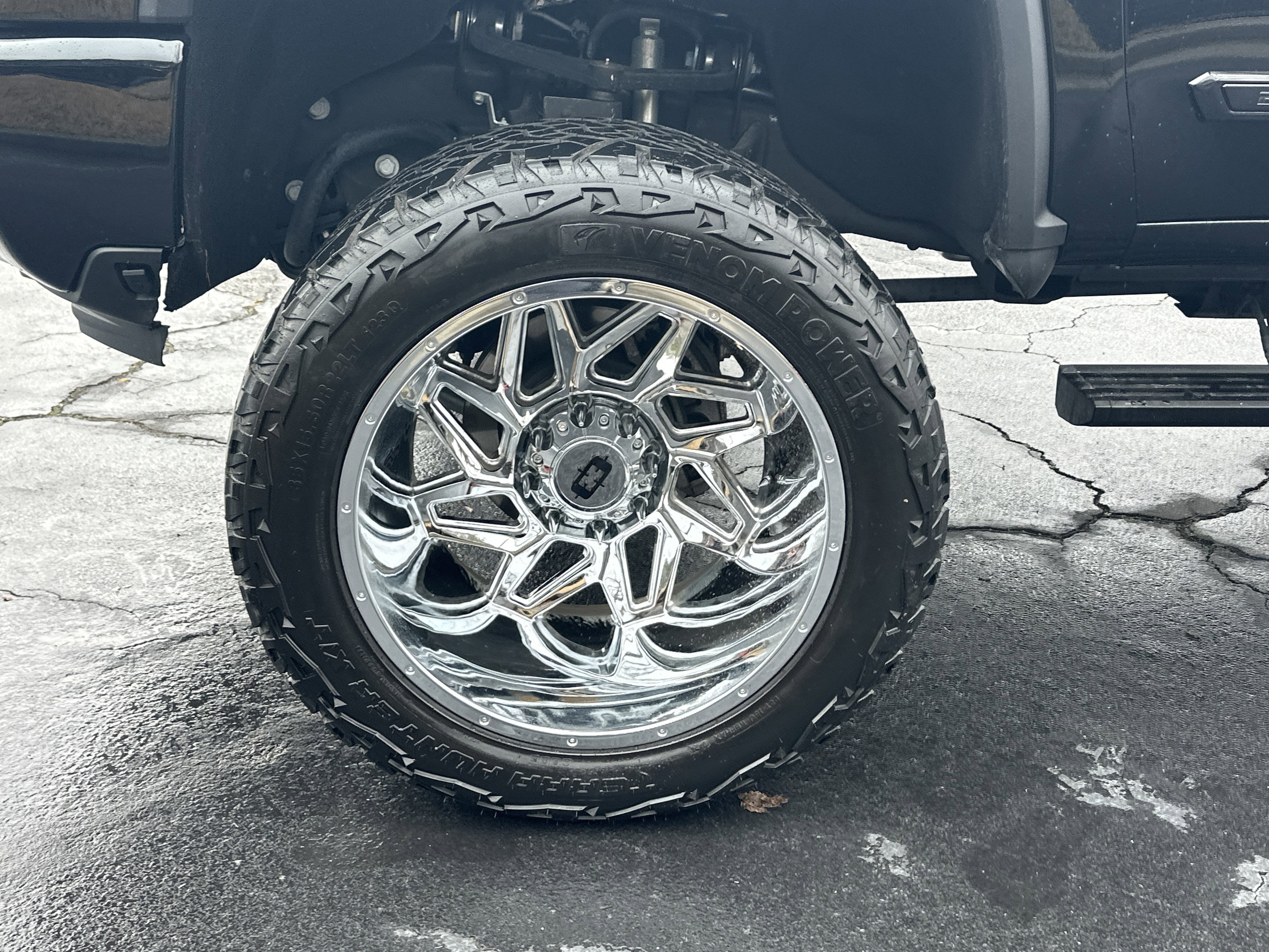 Used 2024 Chevrolet Silverado 2500 High Country w/ Midnight Edition image 15