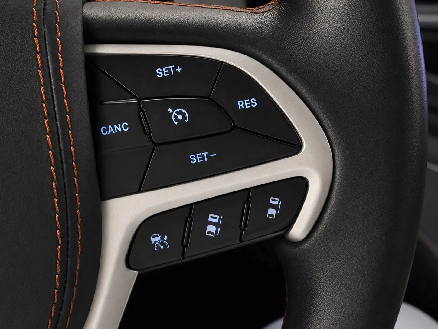 Used 2019 Jeep Grand Cherokee Summit AWD/4WD image 32